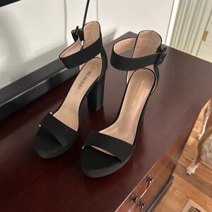 Evincing shoes
